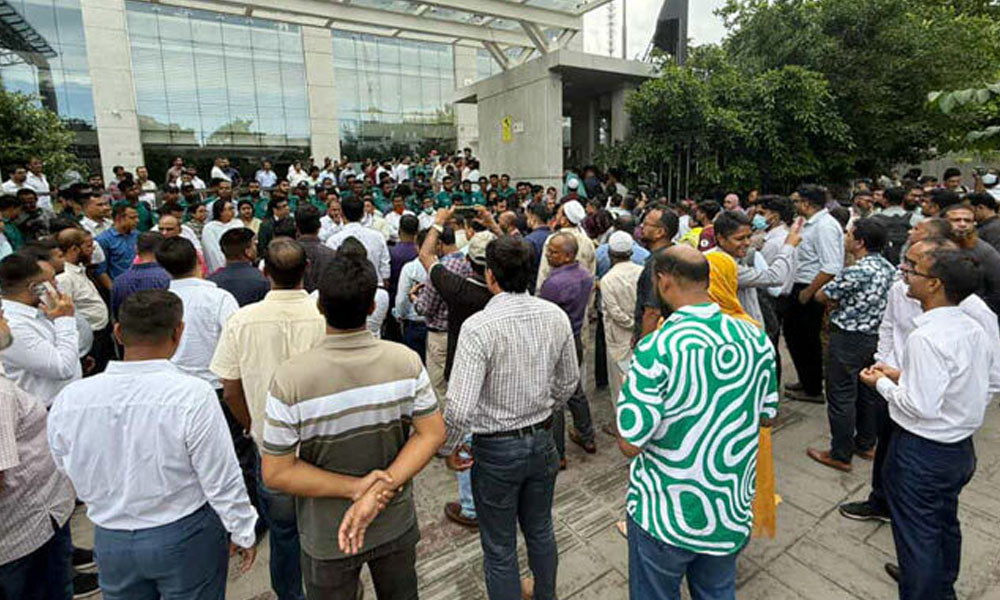 এনবিআর কর্মকর্তাদের শাটডাউনে আমদানি-রপ্তানি কার্যক্রম বন্ধ